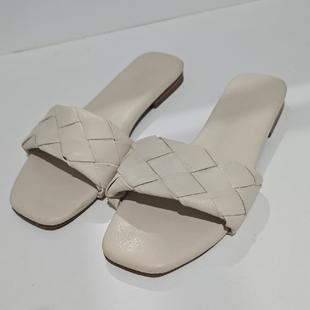 CUSHIONAIRE Elegant Cream Woven Slide Sandals
